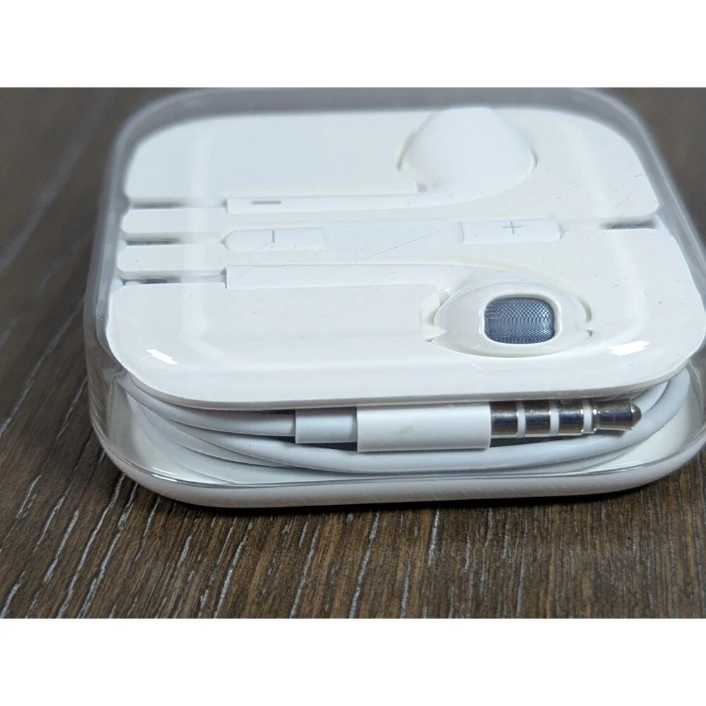 NEW OEM Apple iPhone iPad iPod Ear Buds White Wired 3.5mm Audio Aux Jack & Case